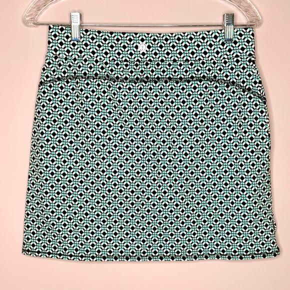 Talbots Women’s Geometric Print Skort – Size M - Picture 2 of 3
